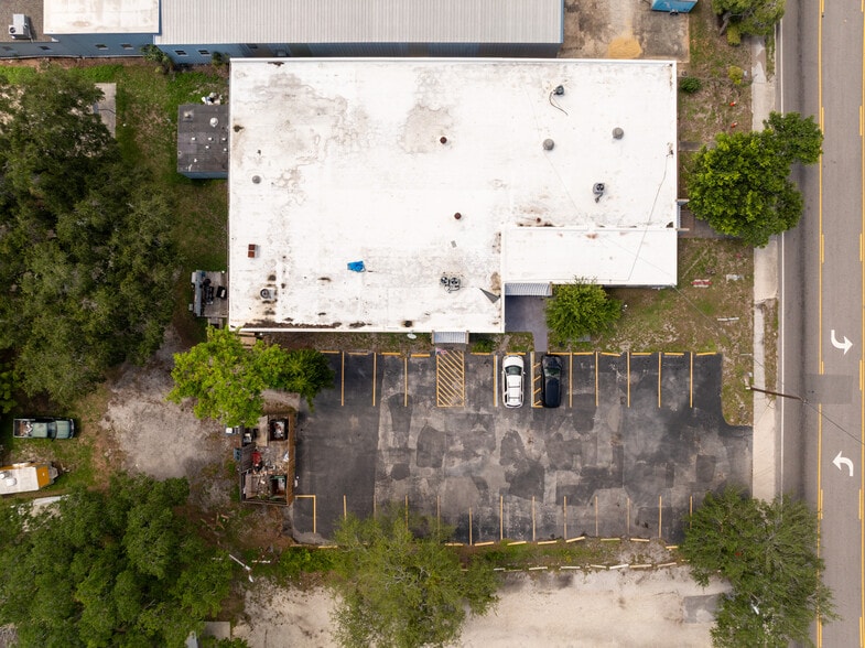 More Photos Of 1027 9th St W, Bradenton Shelter For Lease