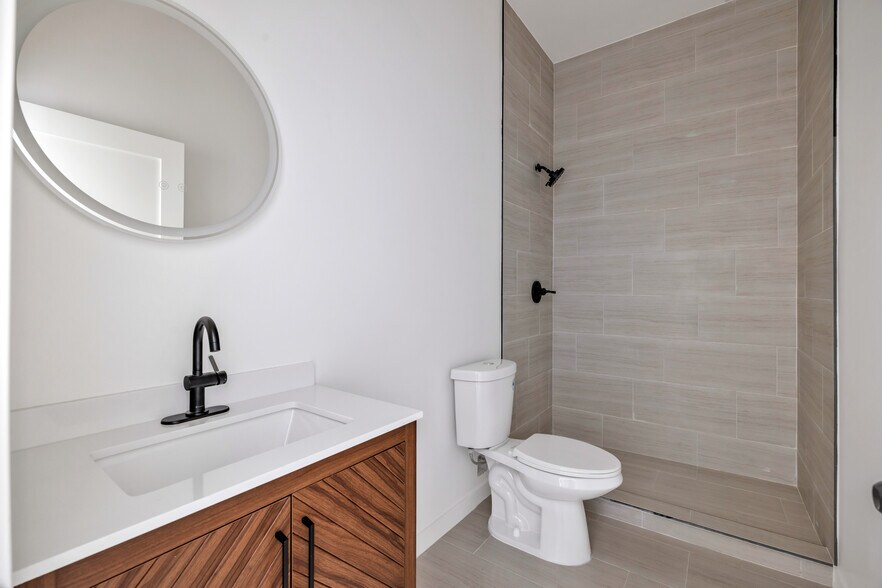 More Photos Of 10905 Dalerose Ave, Inglewood Multifamily For Sale