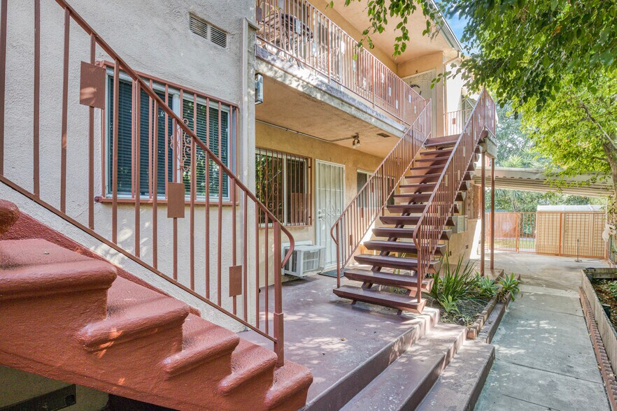 More Photos Of 12256 Riverside Dr, Valley Village Apartments For Sale
