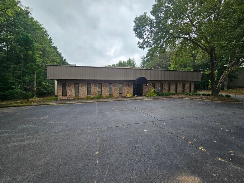 Primary Photo Of 135 Cecil Ct, Fayetteville Warehouse For Lease