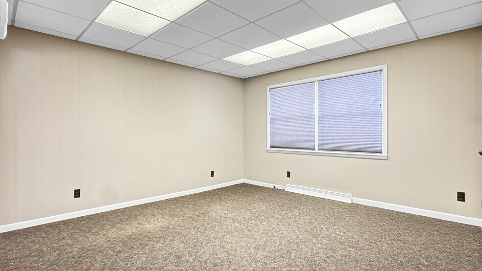 More Photos Of 118 Stimson St, Cadillac Office For Sale