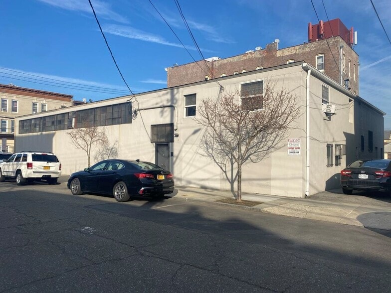More Photos Of 294 Union Ave, New Rochelle Showroom For Lease
