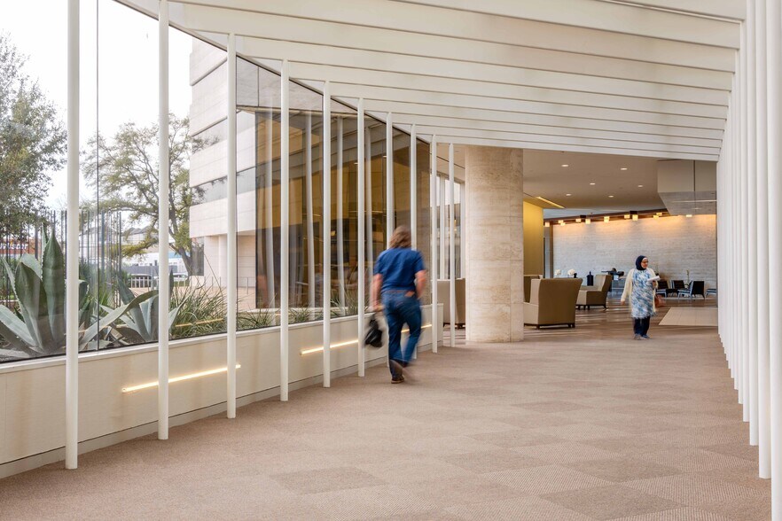 More Photos Of 5718 Westheimer Rd, Houston Office For Lease