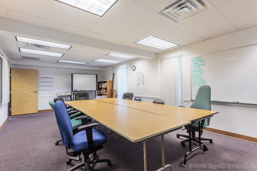 More Photos Of 1953 7th Ave, Longview Office For Sale