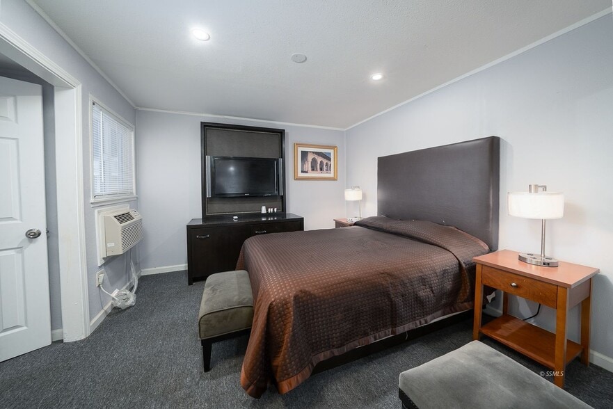 More Photos Of 331 W Church Ave, Ridgecrest Hotel For Sale
