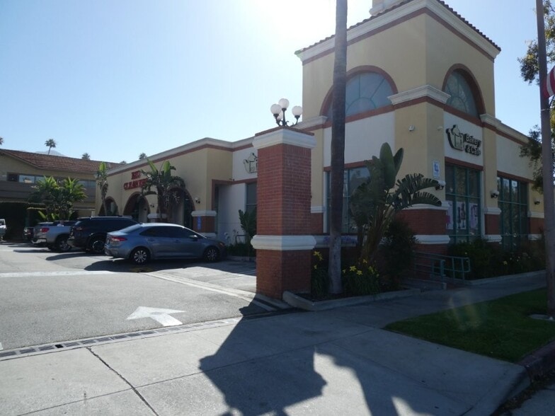 Primary Photo Of 1427 W Glenoaks Blvd, Glendale General Retail For Lease