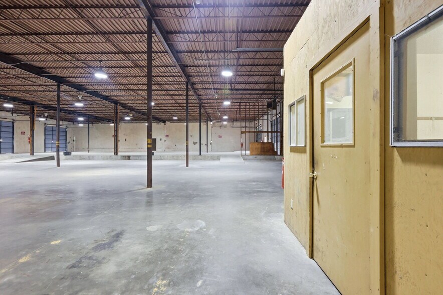 More Photos Of 197 S Redmond Rd, Jacksonville Warehouse For Sale