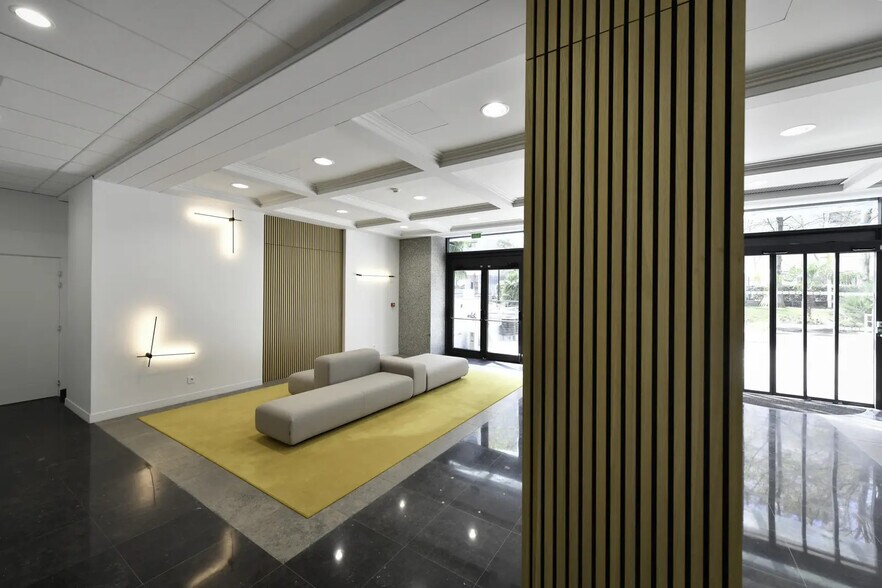 More Photos Of 99 Avenue Aristide Briand, Montrouge Office For Sale