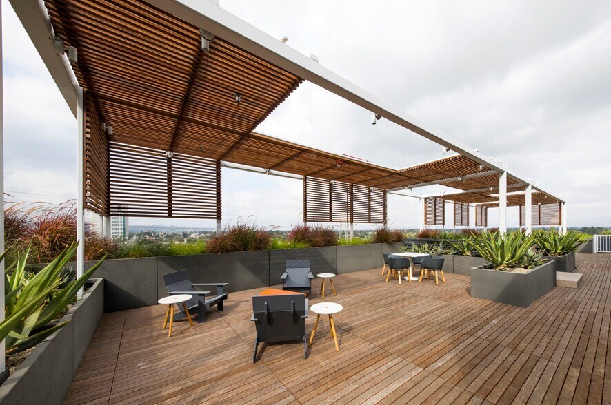 More Photos Of 2901 W Alameda Ave, Burbank Office For Lease