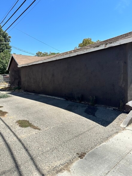 More Photos Of 2301 E Lewis Ave, Fresno Convenience Store For Sale