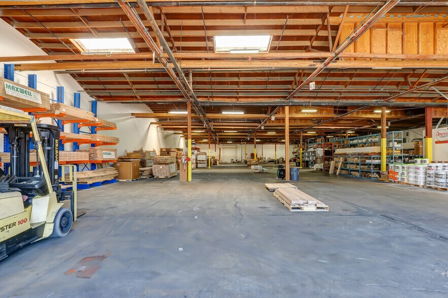 More Photos Of 210 Classic Ct, Rohnert Park Warehouse For Lease