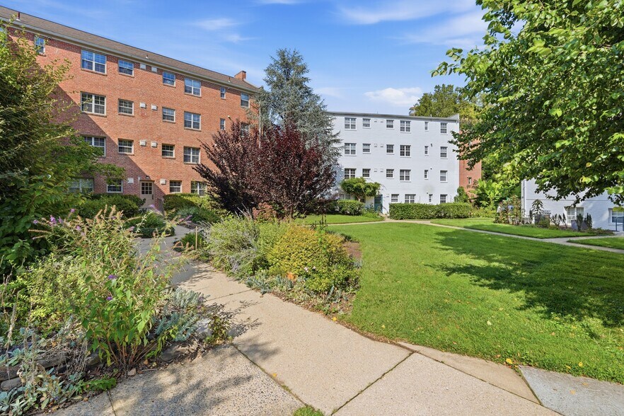 More Photos Of 3405 University Blvd W, Kensington Apartments For Sale