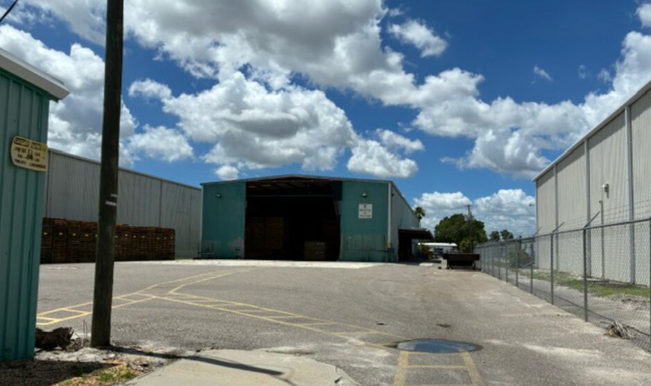 More Photos Of 304 Progress Rd, Auburndale Industrial For Lease