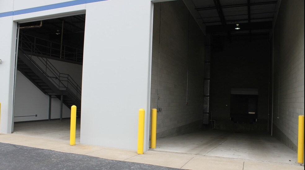 More Photos Of 340 Marshall Ave, Aurora Warehouse For Sale