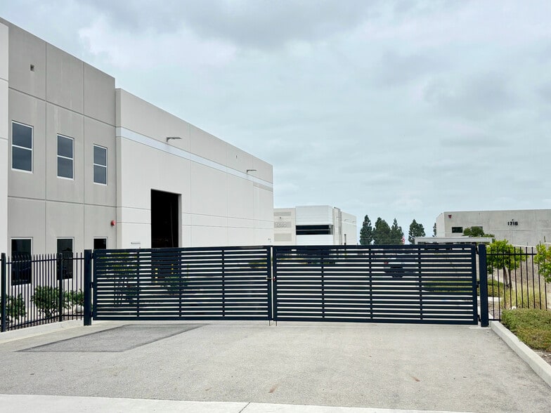 More Photos Of 1704 W 11th St, Upland Warehouse For Lease