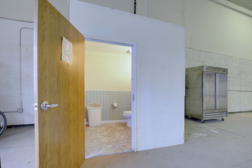 More Photos Of 4313 Charles Crossing Dr, White Plains Showroom For Sale