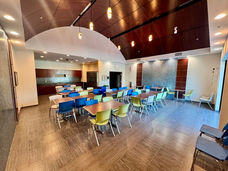 More Photos Of 298 S Yonge St, Ormond Beach General Retail For Lease