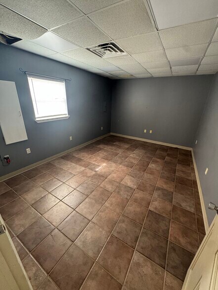 More Photos Of 12935 U. S. 43, Axis Flex For Lease