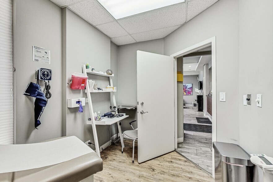 More Photos Of 2623 N Halsted St, Chicago Medical For Sale