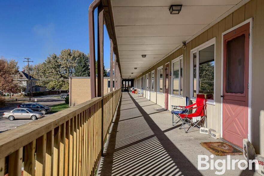 More Photos Of 1004 18th St, Belleville Apartments For Sale