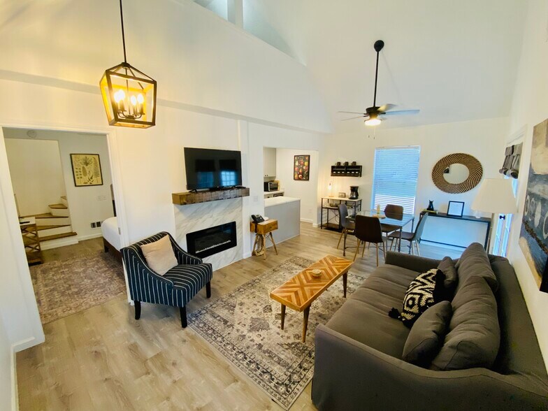 More Photos Of 104 Scudder Ln, Wimberley Hotel For Sale