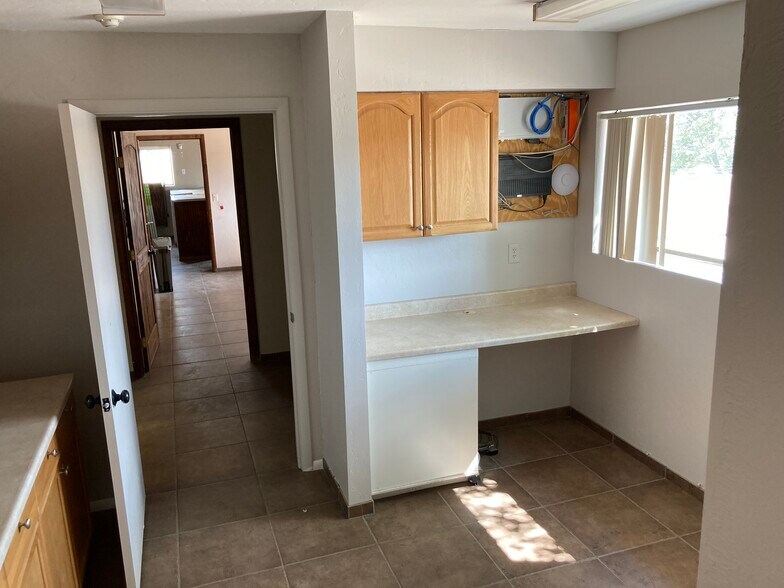 More Photos Of 2601 N Lake Valley Rd, Prescott Valley Warehouse For Lease
