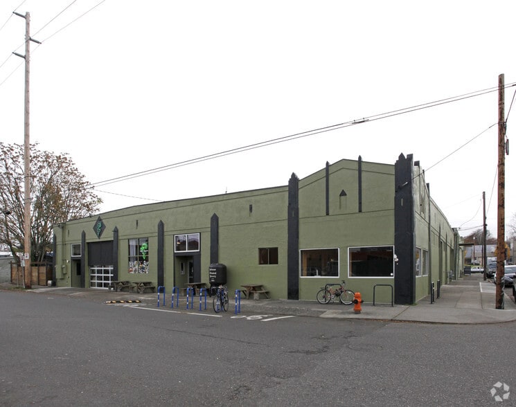 Primary Photo Of 930 SE 9th Ave, Portland Warehouse For Lease