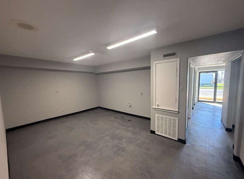 More Photos Of 4635 S 100th East Ave, Tulsa Manufacturing For Sale