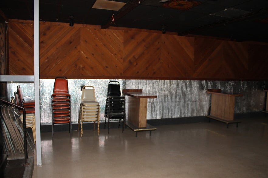 More Photos Of 1204 18th St, Two Rivers Bar For Sale