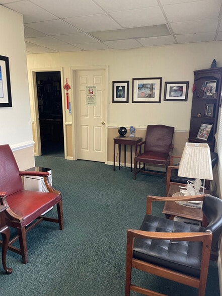 More Photos Of 727 J Clyde Morris Blvd, Newport News Office For Sale