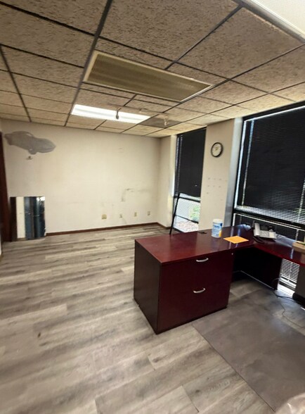 More Photos Of 9059 Sutton Pl, Hamilton Warehouse For Lease