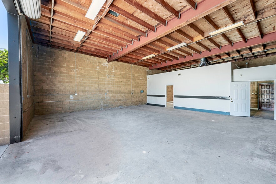 More Photos Of 2500 Lewis Ave, Signal Hill Warehouse For Lease