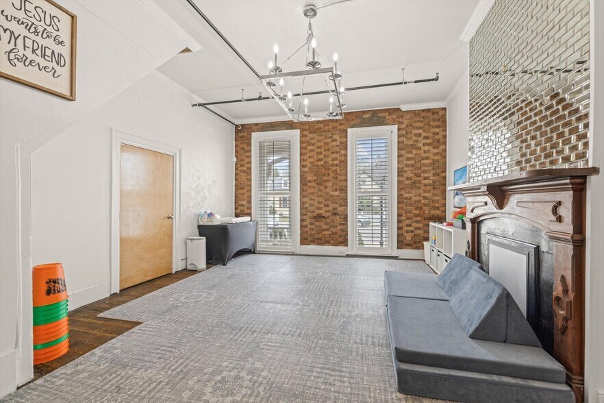 More Photos Of 236 2nd Ave S, Franklin Storefront Retail Office For Sale