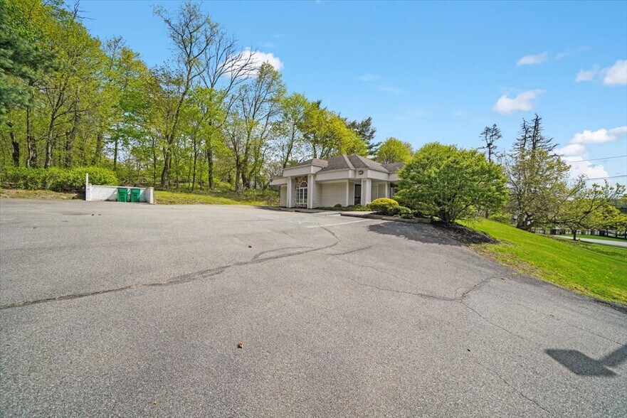 More Photos Of 468 Gidney Ave, Newburgh Medical For Sale