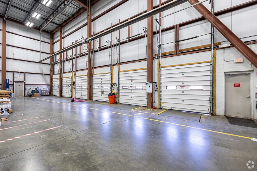 More Photos Of 50 Corporate Dr, Trumbull Distribution For Lease