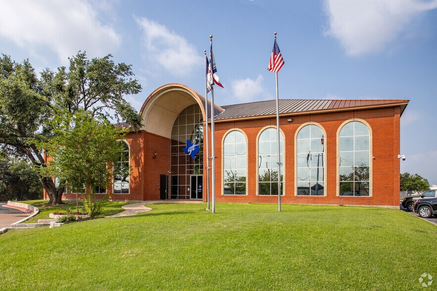 More Photos Of 912 Bastrop Hwy, Austin Office For Lease