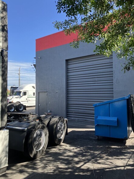 More Photos Of 10015 NW 87th Ave, Medley Service For Sale