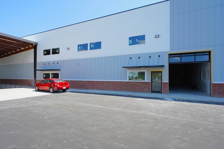 More Photos Of 8120 Windsor Hill Blvd, North Charleston Light Distribution For Sale