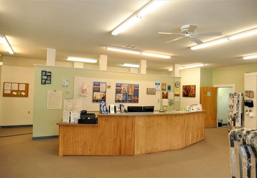 More Photos Of 25 Douglas Hwy, Lamoine Showroom For Sale