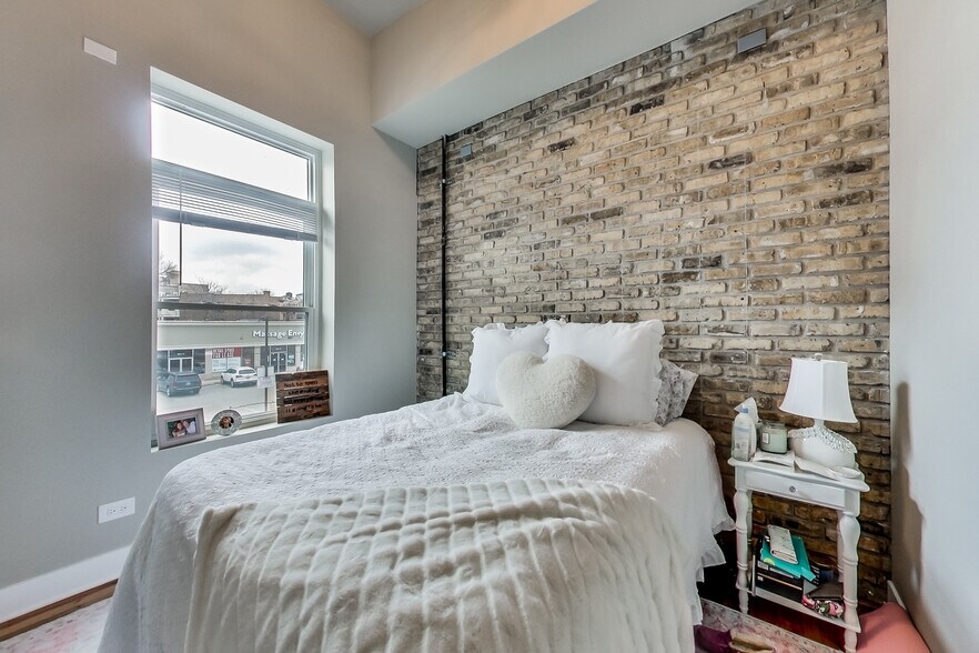 More Photos Of 2723 N Halsted St, Chicago Bar For Sale