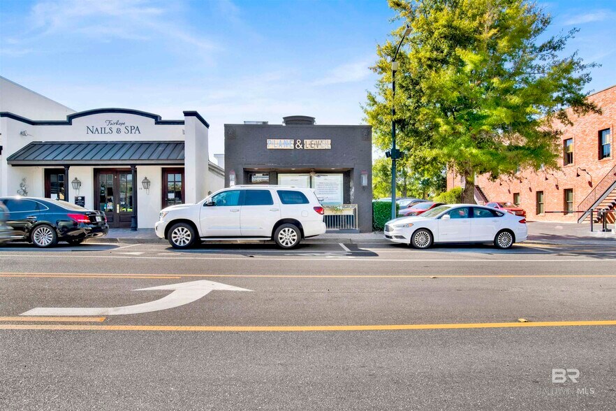 More Photos Of 61 N Section St, Fairhope Restaurant For Lease