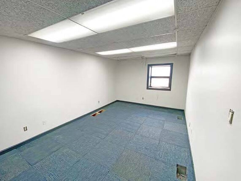 More Photos Of 1247 Belgrove Dr, Bellefontaine Neighbors Warehouse For Sale