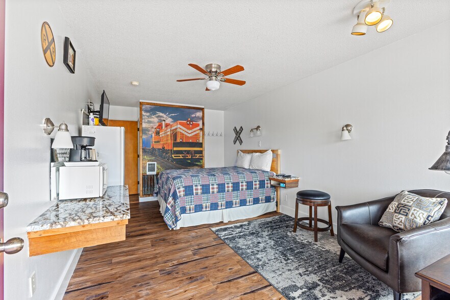 More Photos Of 787 N Central Blvd, Coquille Hotel For Sale