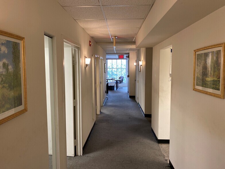 More Photos Of 308-312 Pennsylvania Ave SE, Washington Office For Sale