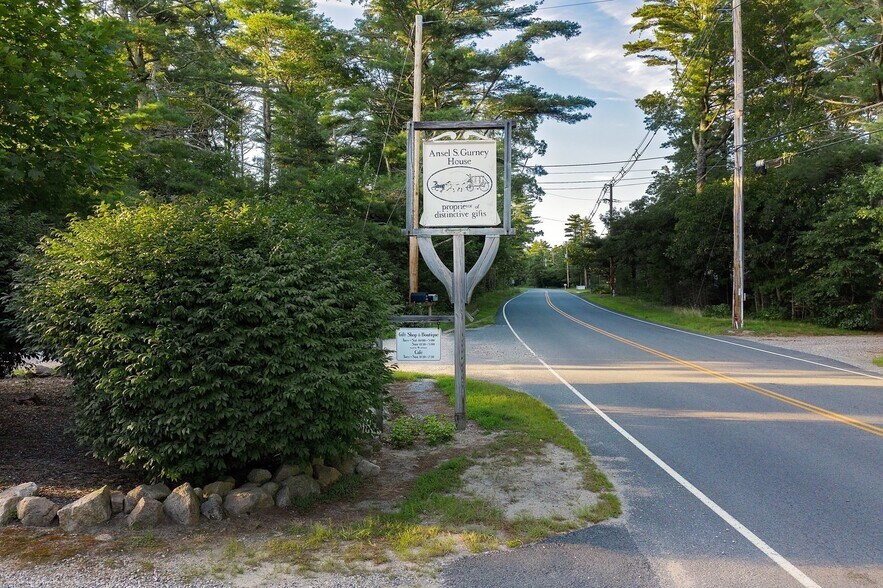 More Photos Of 403 County Rd, Marion General Retail For Lease