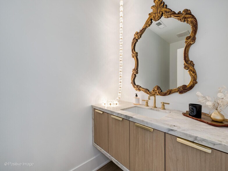 More Photos Of 2733 N Pulaski Rd, Chicago Showroom For Sale