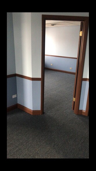 More Photos Of 125 E Lake St, Bloomingdale Office For Lease