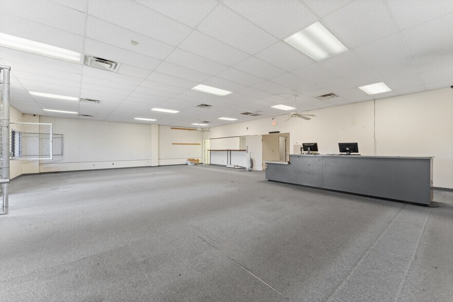 More Photos Of 2103 S Thompson St, Springdale Freestanding For Sale