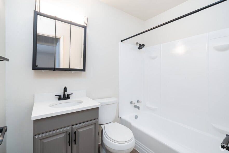 More Photos Of 211 N Lincolnway, North Aurora Apartments For Sale