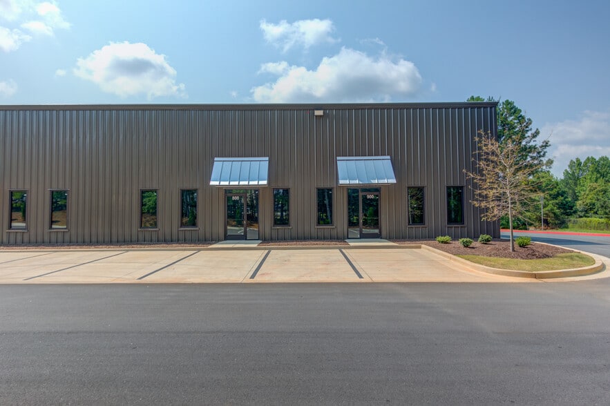 More Photos Of 5915 Steeplechase Blvd, Cumming Warehouse For Lease